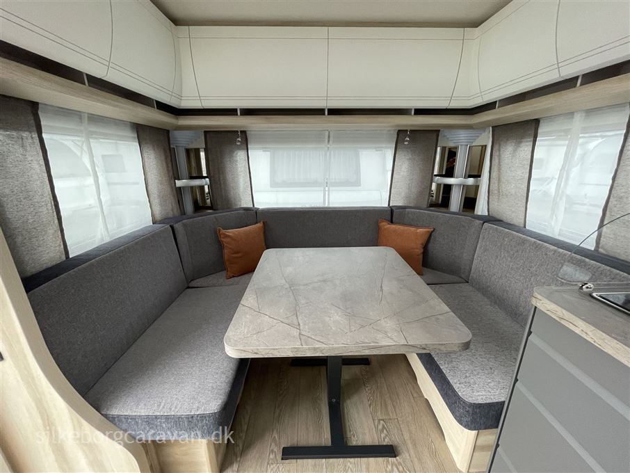 Hobby De Luxe 460 UFe DK-Line
